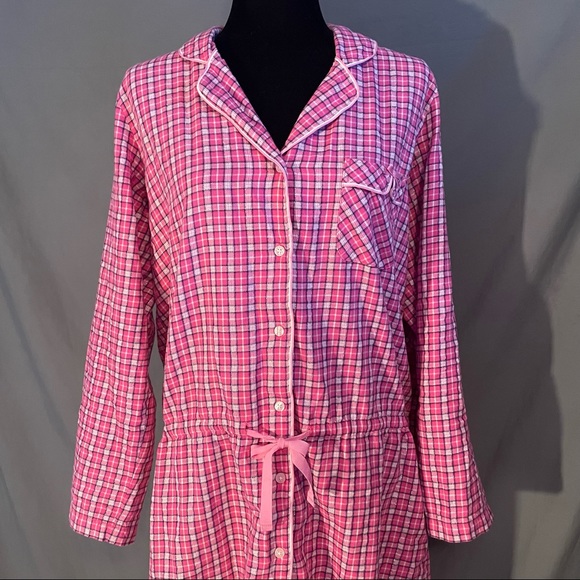 Victoria’s Secret pink and white sleepwear/robe.  Size Medium - Picture 15 of 17